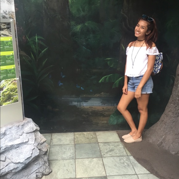 Meet your Posher, Monica - Picture 1 of 1